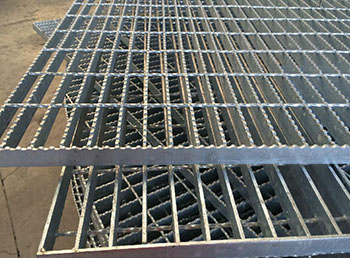 1475027880275403.jpg 镀锌格栅板3.jpg