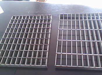 1477539120271186.jpg 不锈钢格栅板1.jpg