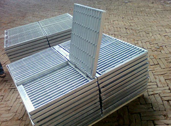 1477625590623272.jpg 热镀锌钢格板3.jpg