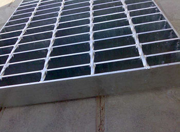 1489371906130709.jpg 镀锌钢格栅3.jpg