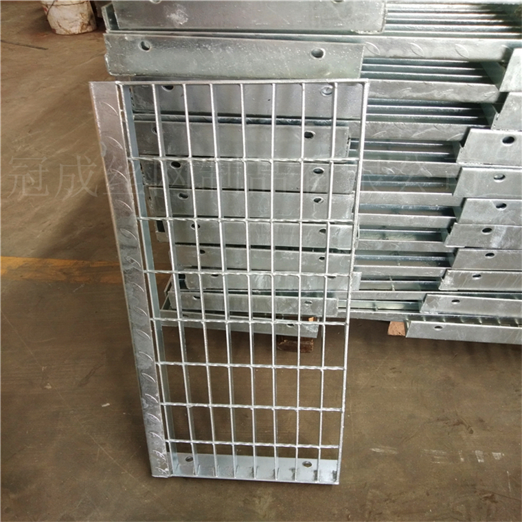 钢梯热镀锌踏步板