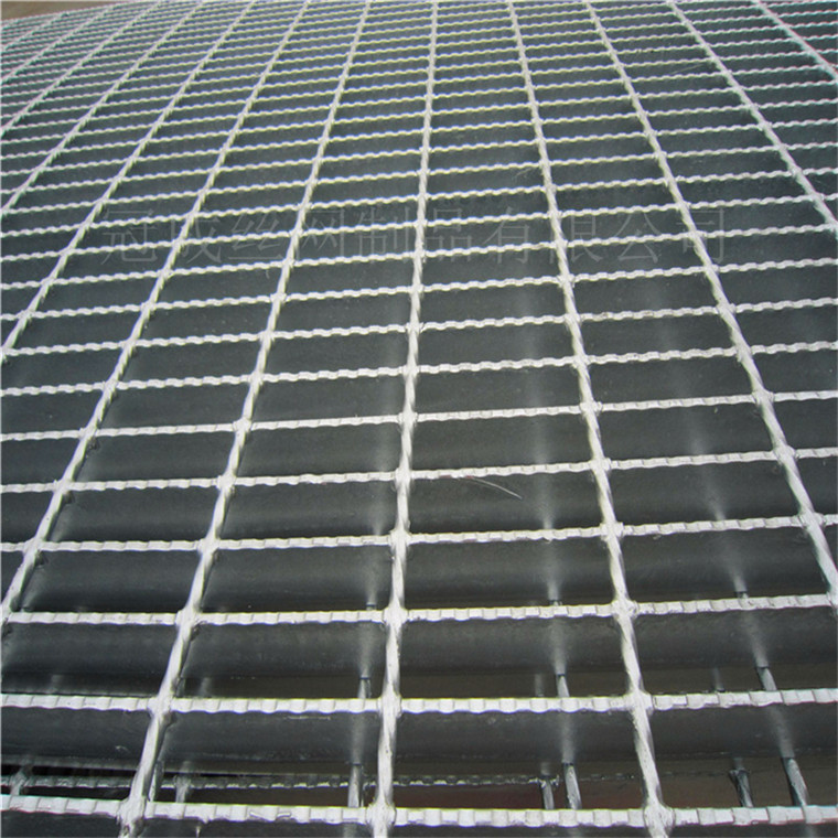 机器压焊钢格板