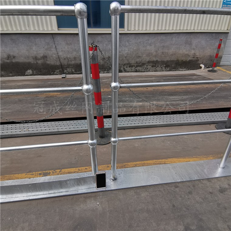 热浸锌球接栏杆