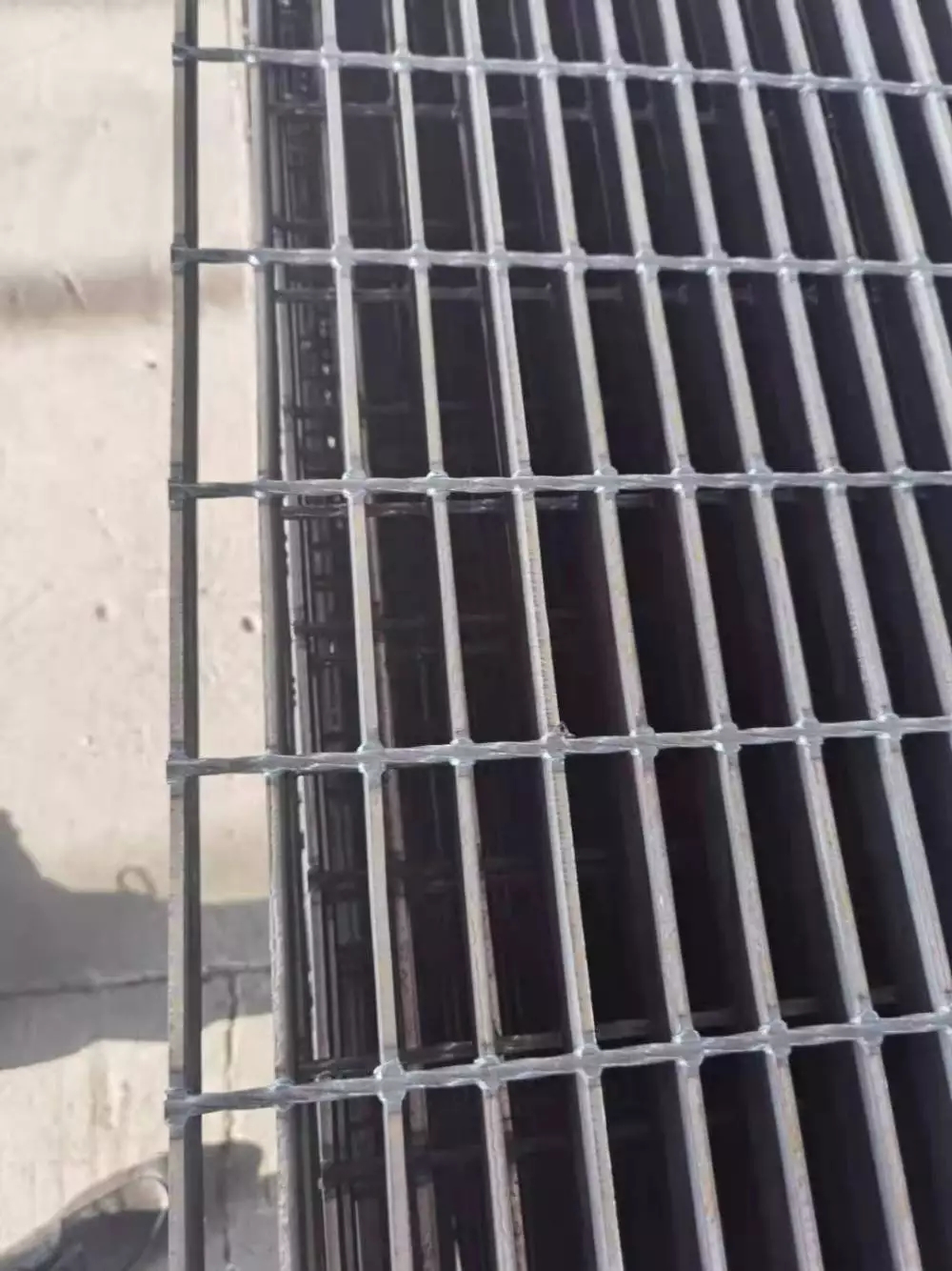 围墙用钢格栅板生产厂家图片3