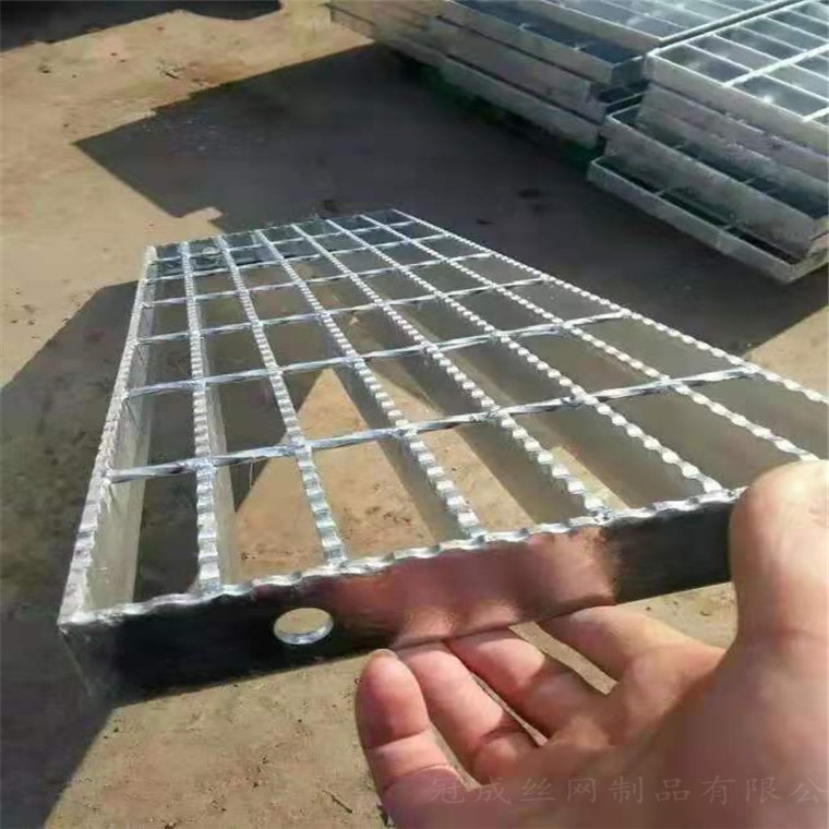 平台防滑踏步板